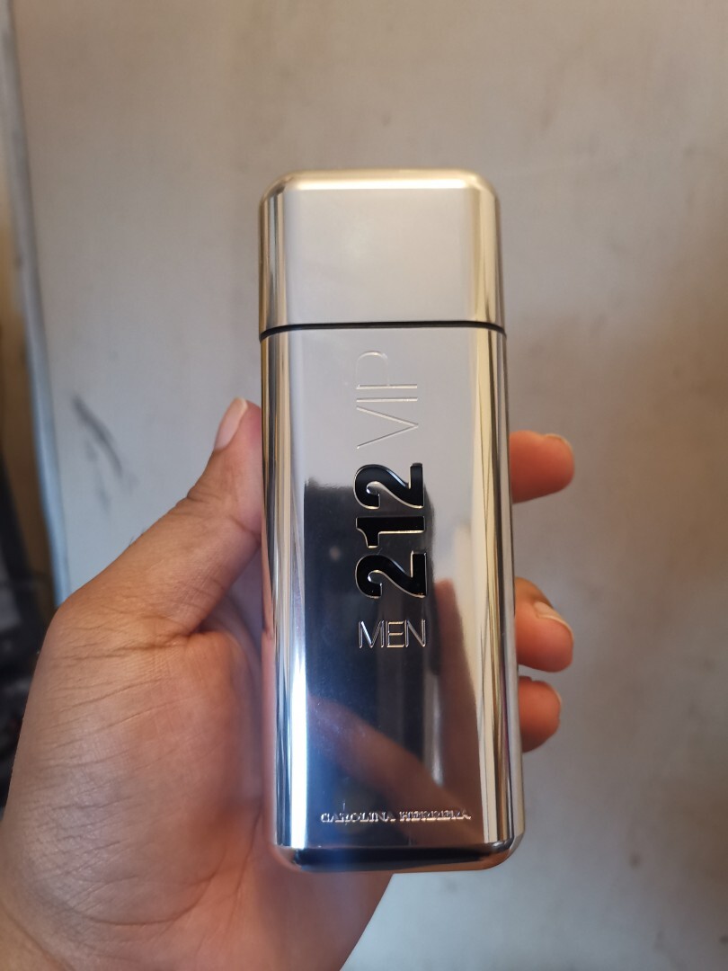  کارولینا هررا 212 وی آی پی مردانه CAROLINA HERRERA - 212VIP for Men 